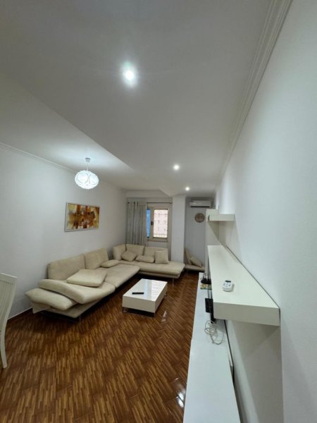 Tirane, jepet me qera apartament 1+1+Ballkon Kati 4, 70 m² 450 € (Astir, rruga Teodor Keko)