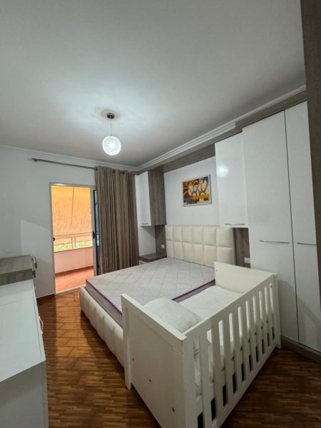 Tirane, jepet me qera apartament 1+1+Ballkon Kati 4, 70 m² 450 € (Astir, rruga Teodor Keko)