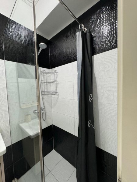 Tirane, jepet me qera apartament 1+1+Ballkon Kati 4, 70 m² 450 € (Astir, rruga Teodor Keko)