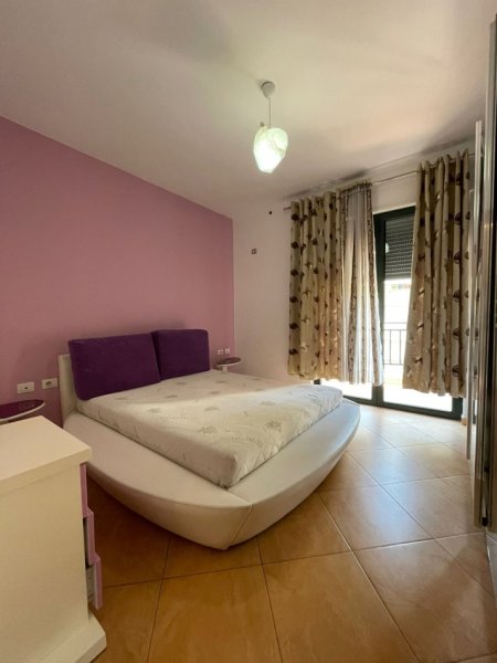 jepet me qera apartament Kati 3, 125 m² 700 € (Kristal Center)