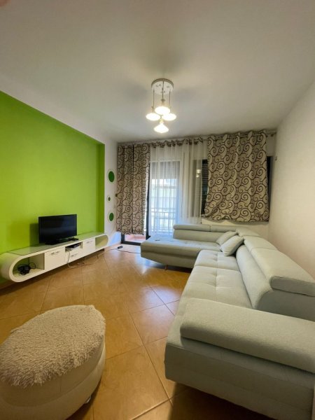 jepet me qera apartament Kati 3, 125 m² 700 € (Kristal Center)