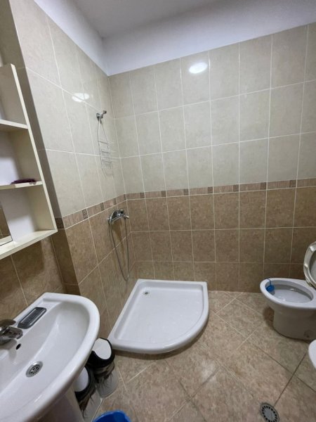 jepet me qera apartament Kati 3, 125 m² 700 € (Kristal Center)