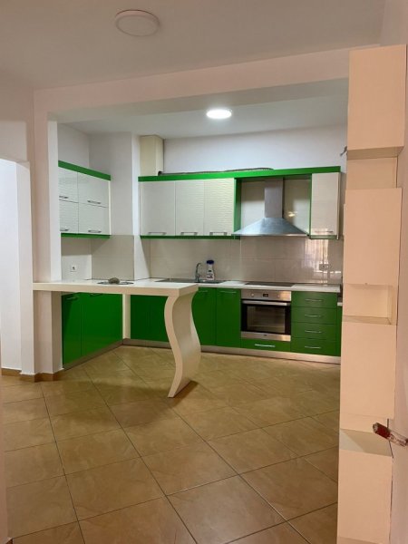 jepet me qera apartament Kati 3, 125 m² 700 € (Kristal Center)