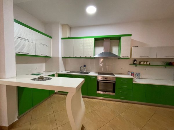 jepet me qera apartament Kati 3, 125 m² 700 € (Kristal Center)