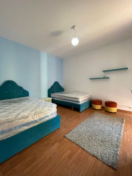 jepet me qera apartament Kati 3, 125 m² 700 € (Kristal Center)