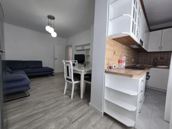Tirane, shitet apartament 3+1+Ballkon Kati 4, 104 m² (Ali Demi)