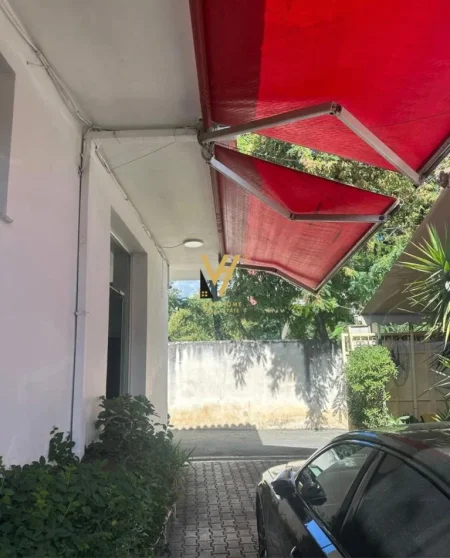 Tirane, jepet me qera ambjent biznesi Kati 0, 100 m² 1.500 € (DON BOSKO)