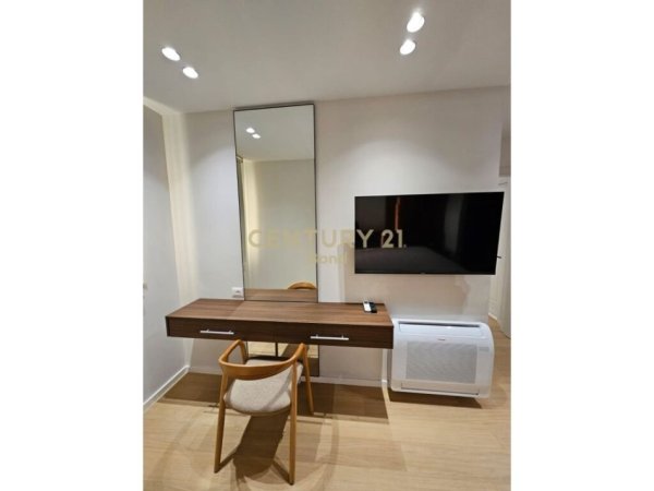 Tirane, shes apartament 2+1 Kati 8, 137 m² 205.500 € (Ali Demi)