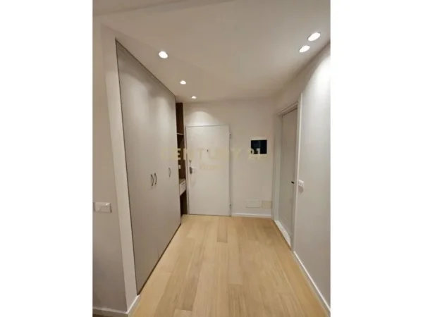 Tirane, shes apartament 2+1 Kati 8, 137 m² 205.500 € (Ali Demi)