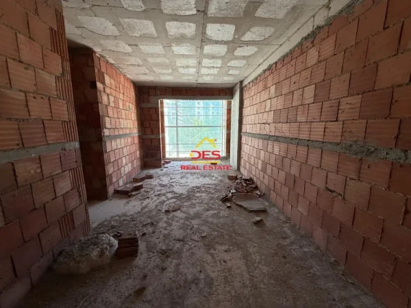 Vlore, shitet apartament 2+1+Ballkon Kati 2, 95 m² (Lungomare,Vlorë)