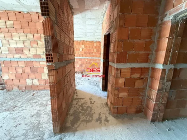 Vlore, shitet apartament 2+1+Ballkon Kati 2, 95 m² (Lungomare,Vlorë)