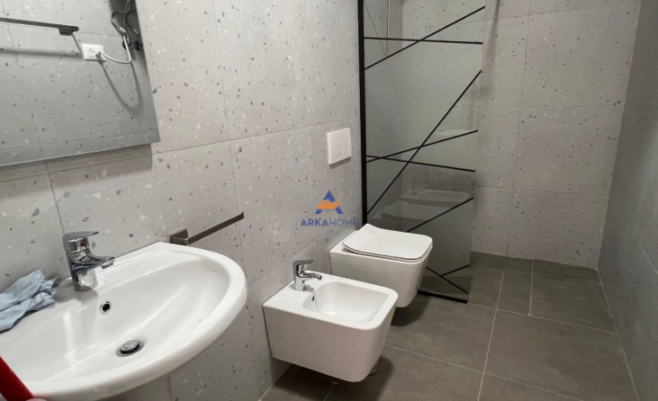 Tirane, jepet me qera apartament 2+1+Ballkon Kati 10, 110 m² 800 € (TE BULEVARDI I RI,RRUGA JORDAN MISJA)