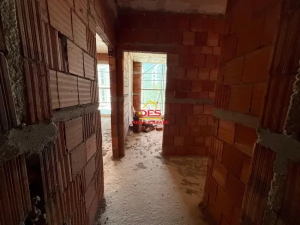 Vlore, shitet apartament 2+1+Ballkon Kati 2, 95 m² (Lungomare,Vlorë)