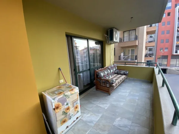 Tirane, jepet me qera apartament 2+1+Aneks+Ballkon Kati 3, 115 m² 600 € (kopshti botanik)