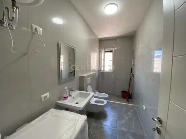 Tirane, jepet me qera apartament 2+1 Kati 7, 102 m² 850 € (Kompleksi Green Harmony Porcelan)