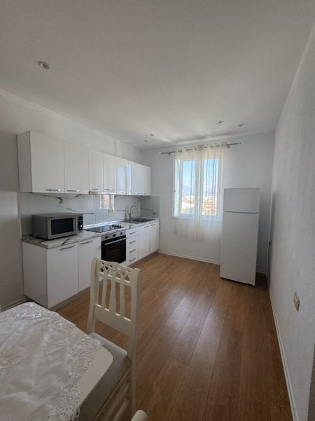 Tirane, jepet me qera apartament 2+1 Kati 3, 105 m² 390 € (Yzberisht)