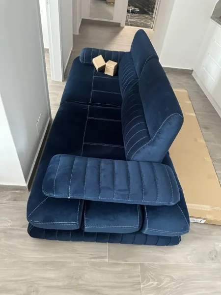 Tirane, shes Divan 150 €