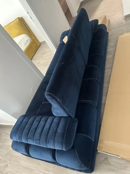 Tirane, shes Divan 150 €