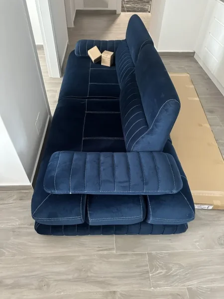 Tirane, shes Divan 150 €