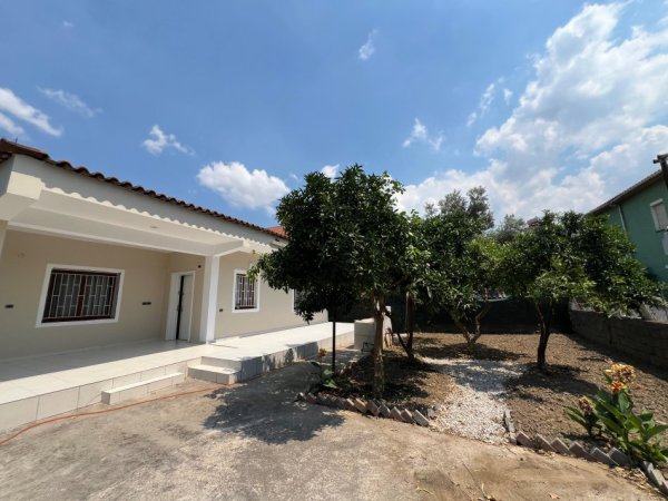 Tirane, jepet me qera Vile 1+1+Ballkon Kati 1, 90 m² 550 € (Ish Dogana)