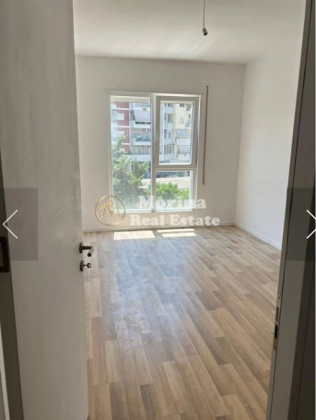 Tirane, jepet me qera apartament 2+1 Kati 2, 112 m² 600 € (Bulevardi Migjeni)
