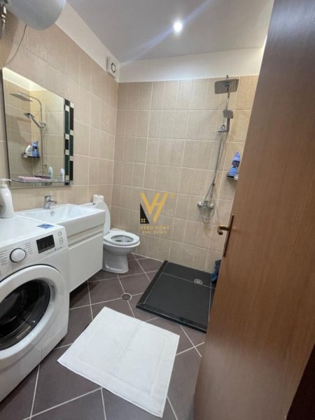Tirane, jepet me qera apartament 2+1+Ballkon Kati 7, 95 m² 600 € (ASTIR)