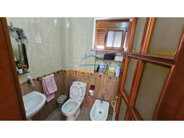 Tirane, shitet Vile 3 Katshe , 438 m² 650.000 € (Ish Restorant Durresi,Tirane)