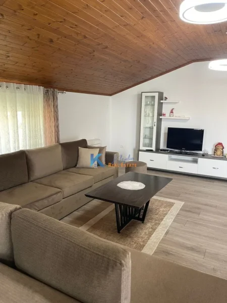 Tirane, jap me qera apartament+verande | Penthouse 1+1+Ballkon Kati 2, 90 m² 600 € (Farke)