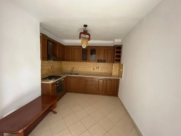Tirane, shes apartament 1+1 Kati 4, 65 m² 102.000 € (Ilir Xhokaxhi Shkolla e Bashkuar)