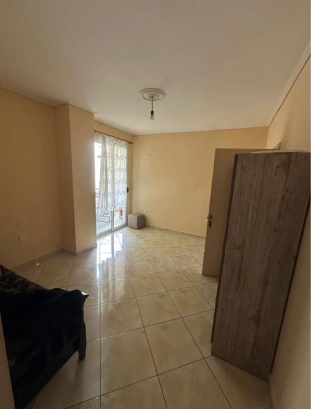 Tirane, jepet me qera apartament 2+1+Ballkon Kati 4, 100 m² 400 € (yzberisht)