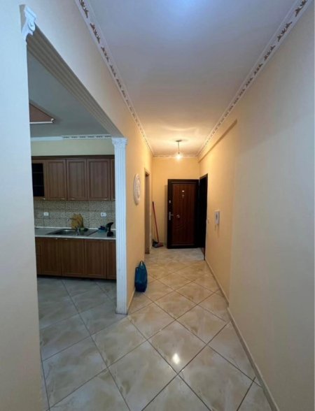 Tirane, jepet me qera apartament 2+1+Ballkon Kati 4, 100 m² 400 € (yzberisht)