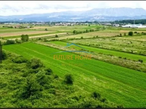 Tirane, shitet toke , 11.000 m² 500.000 € (Prane Rinasit)