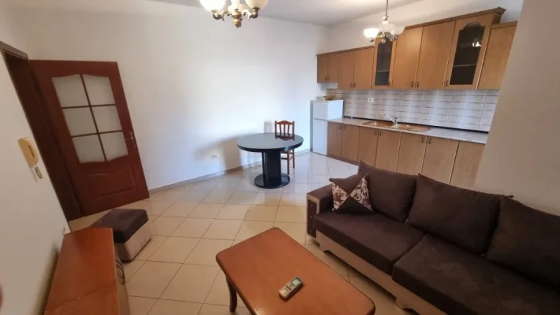 JEPET ME QERA SUPER APARTAMENT 2+1 TEK MINE PEZA NE QENDER 550 €