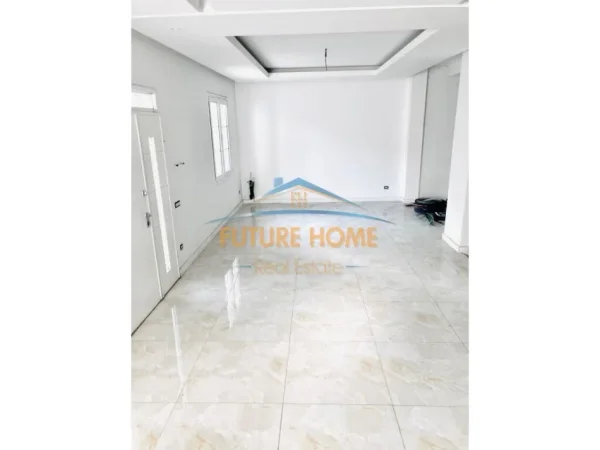 Tirane, jepet me qera Vile , 535 m² 3.500 € (Prane universitetit "Marin Barleti", Selite)