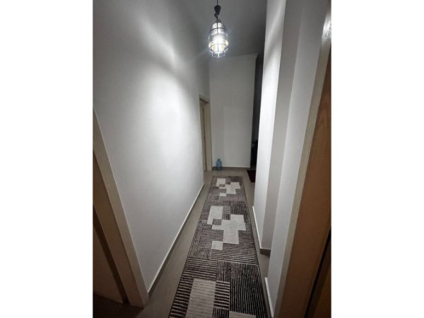 Tirane, jepet me qera apartament 2+1 Kati 1, 100 m² 550 € (Fondacioni Eleonora)
