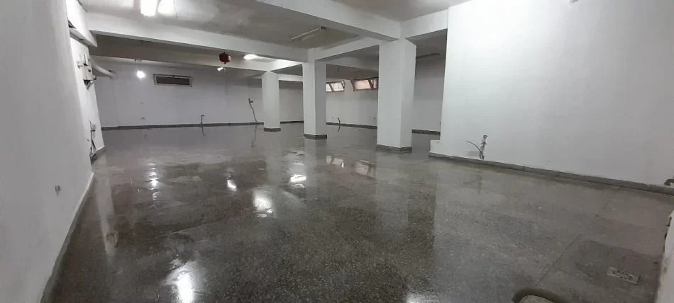 Tirane, jepet me qera ambjent biznesi Kati 0, 200 m² 1.500 € (Prane Qendres, Rr e Durresit)