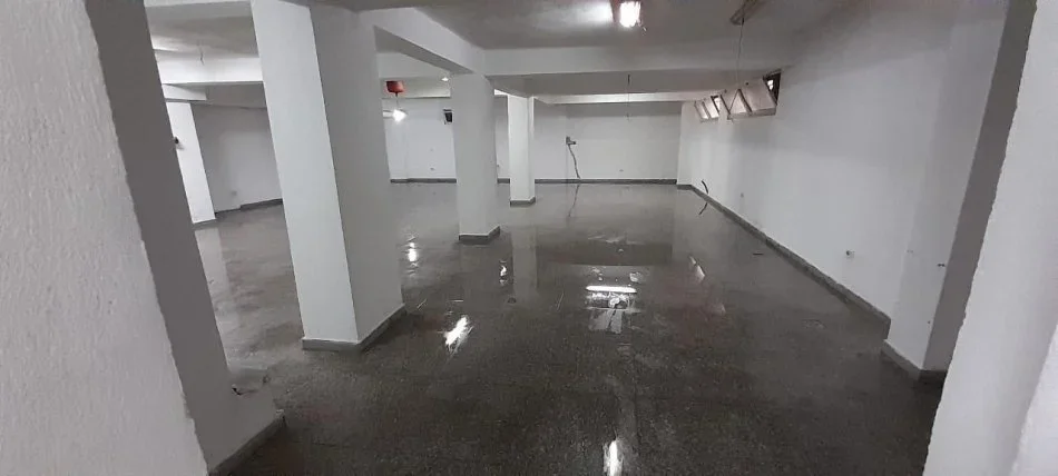 Tirane, jepet me qera ambjent biznesi Kati 0, 200 m² 1.500 € (Prane Qendres, Rr e Durresit)