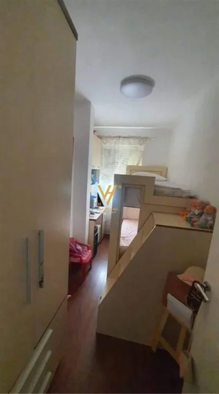 Tirane, jepet me qera apartament 2+1+Ballkon Kati 2, 56 m² 500 € (PORCELAN)