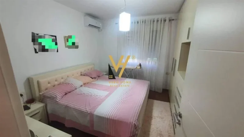 Tirane, jepet me qera apartament 2+1+Ballkon Kati 2, 56 m² 500 € (PORCELAN)