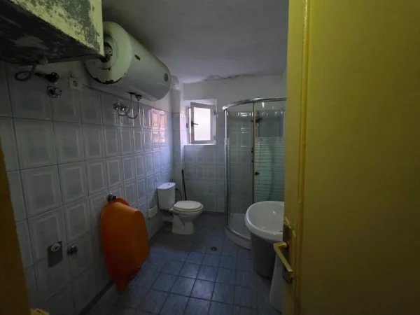 Tirane, shitet apartament 2+1 Kati 4, 83 m² 132.000 € (Ish-restorant Durrsi)