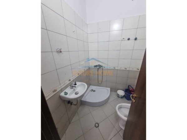 Tirane, jepet me qera apartament 2+1 Kati 8, 100 m² 420 € (Kthesa e Kamzës)