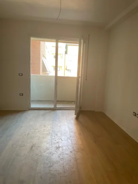 Tirane, shitet apartament 1+1+Ballkon Kati 5, 65 m² 95.999 € (Rruga e Kavajes)