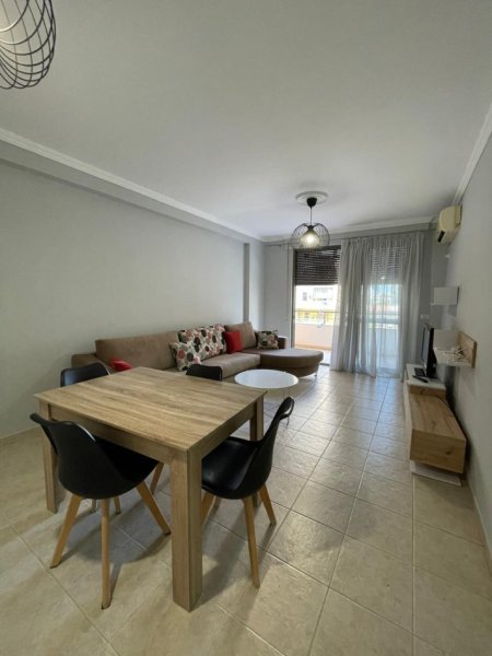 Tirane, jepet me qera apartament 2+1+Ballkon Kati 3, 100 m² 700 € (Komuna e Parisit)
