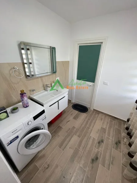 Tirane, jepet me qera apartament+verande | Penthouse 1+1+Ballkon Kati 2, 90 m² 600 € (Second Floor of a Private Villa in Farkë)