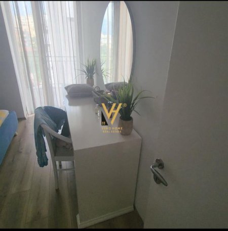 Tirane, jepet me qera apartament 1+1+Ballkon Kati 4, 56 m² 500 € (PORCELAN)