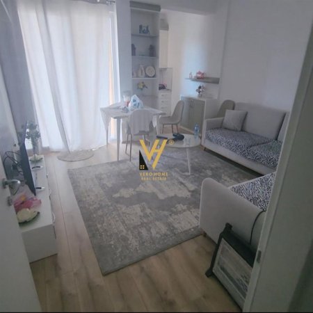 Tirane, jepet me qera apartament 1+1+Ballkon Kati 4, 56 m² 500 € (PORCELAN)