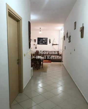 Tirane, jepet me qera apartament 1+1 Kati 1, 98 m² 250 € (Rruga e Dajtit)