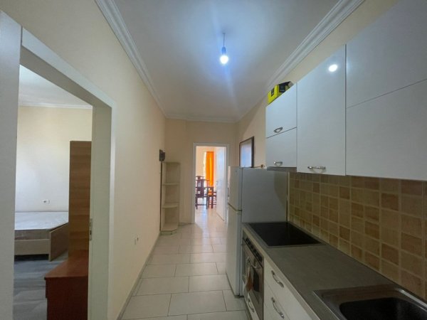 Tirane, jepet me qera apartament 2+1+Ballkon Kati 1, 100 m² 500 € (Selit, prane universitetit Marin Barleti)
