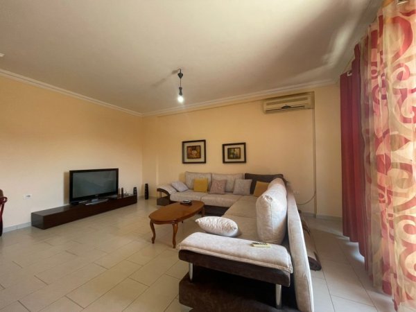 Tirane, jepet me qera apartament 2+1+Ballkon Kati 1, 100 m² 500 € (Selit, prane universitetit Marin Barleti)