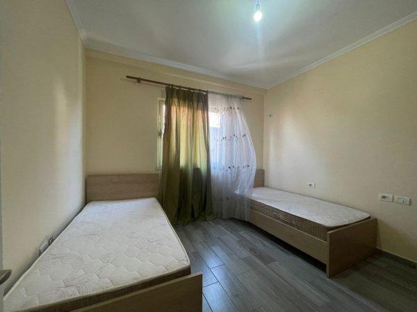 Tirane, jepet me qera apartament 2+1+Ballkon Kati 1, 100 m² 500 € (Selit, prane universitetit Marin Barleti)
